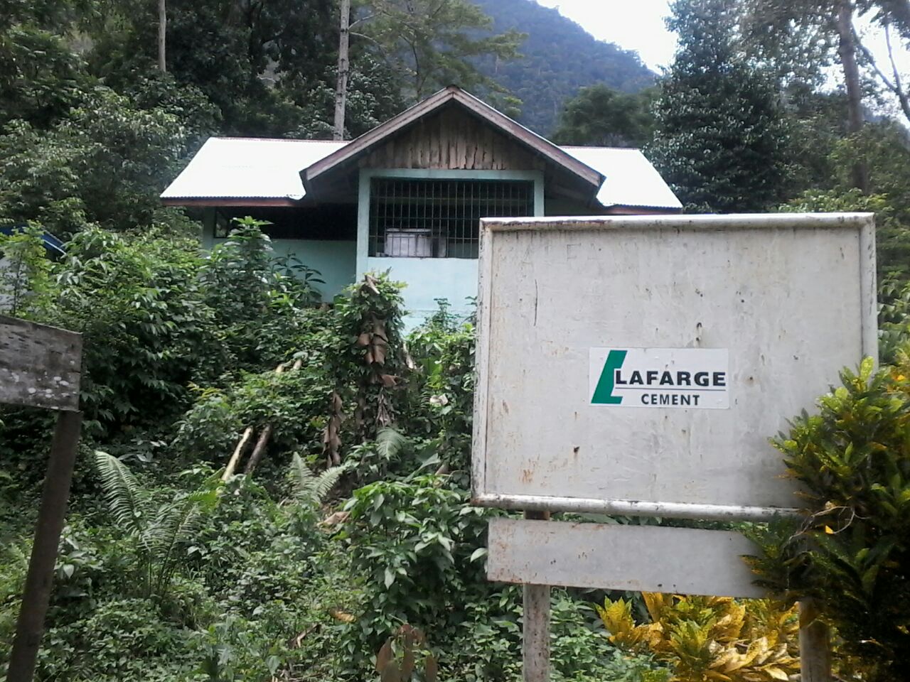 Warga Leupung Belum Nikmati Air Bersih Gratis dari PT. Lafarge Cement